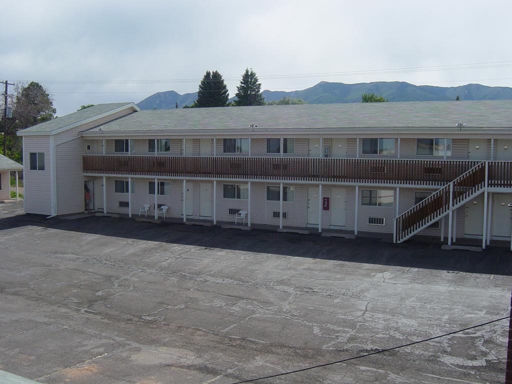 Canyonlands Motor Inn Monticello Exterior photo